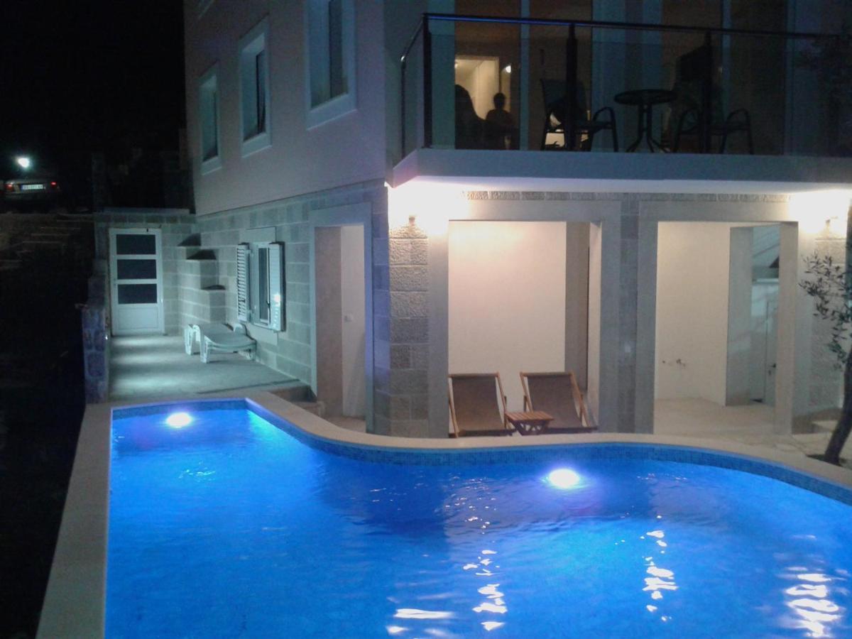 Apartments Odiva Luštica Luaran gambar